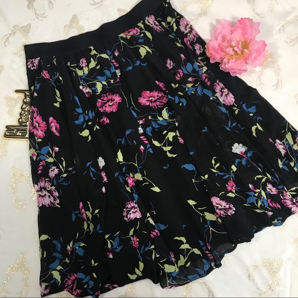 Torriid Black Floral Skirt Sz 1/2 (S06) - Picture 5 of 8